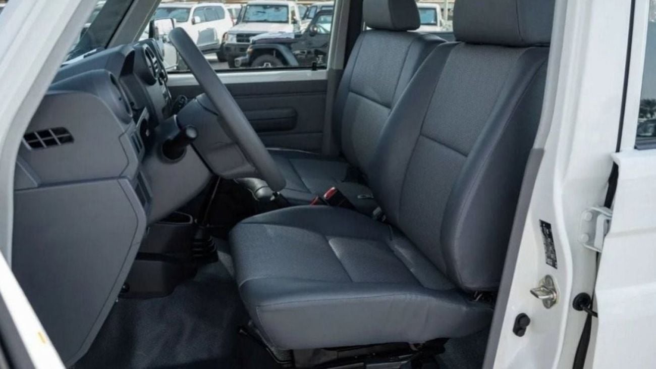 Toyota Land Cruiser 70 4.2 л 2026 г. Белый