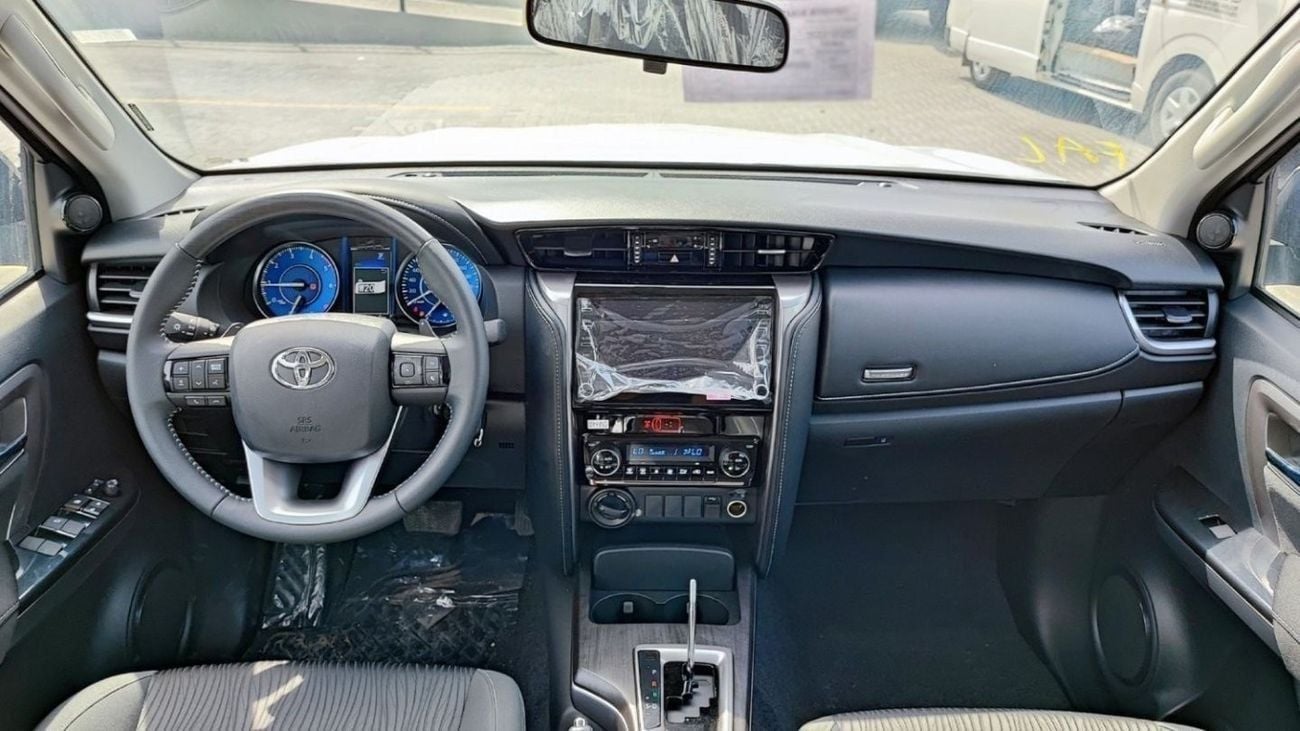 Toyota Fortuner 2.4 л 2025 г. Чёрный
