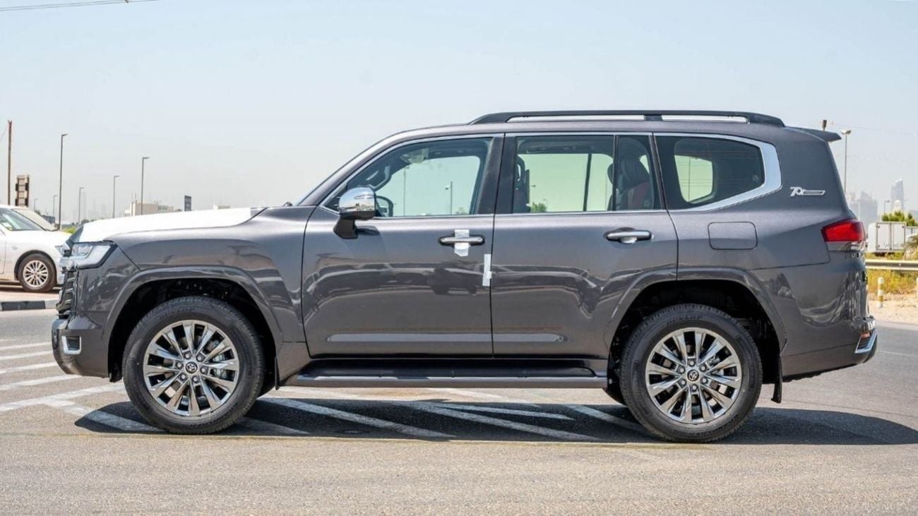 Toyota Land Cruiser 3.3 л 2025 г. Серый