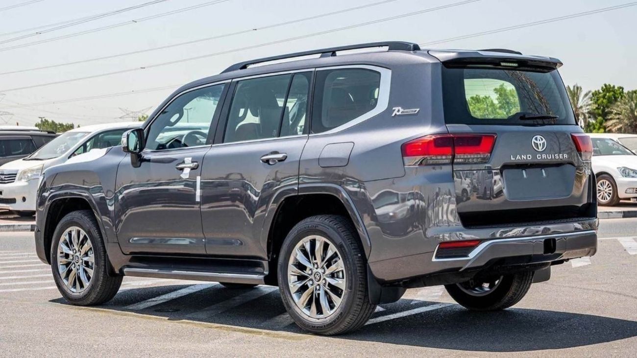 Toyota Land Cruiser 3.3 л 2025 г. Серый