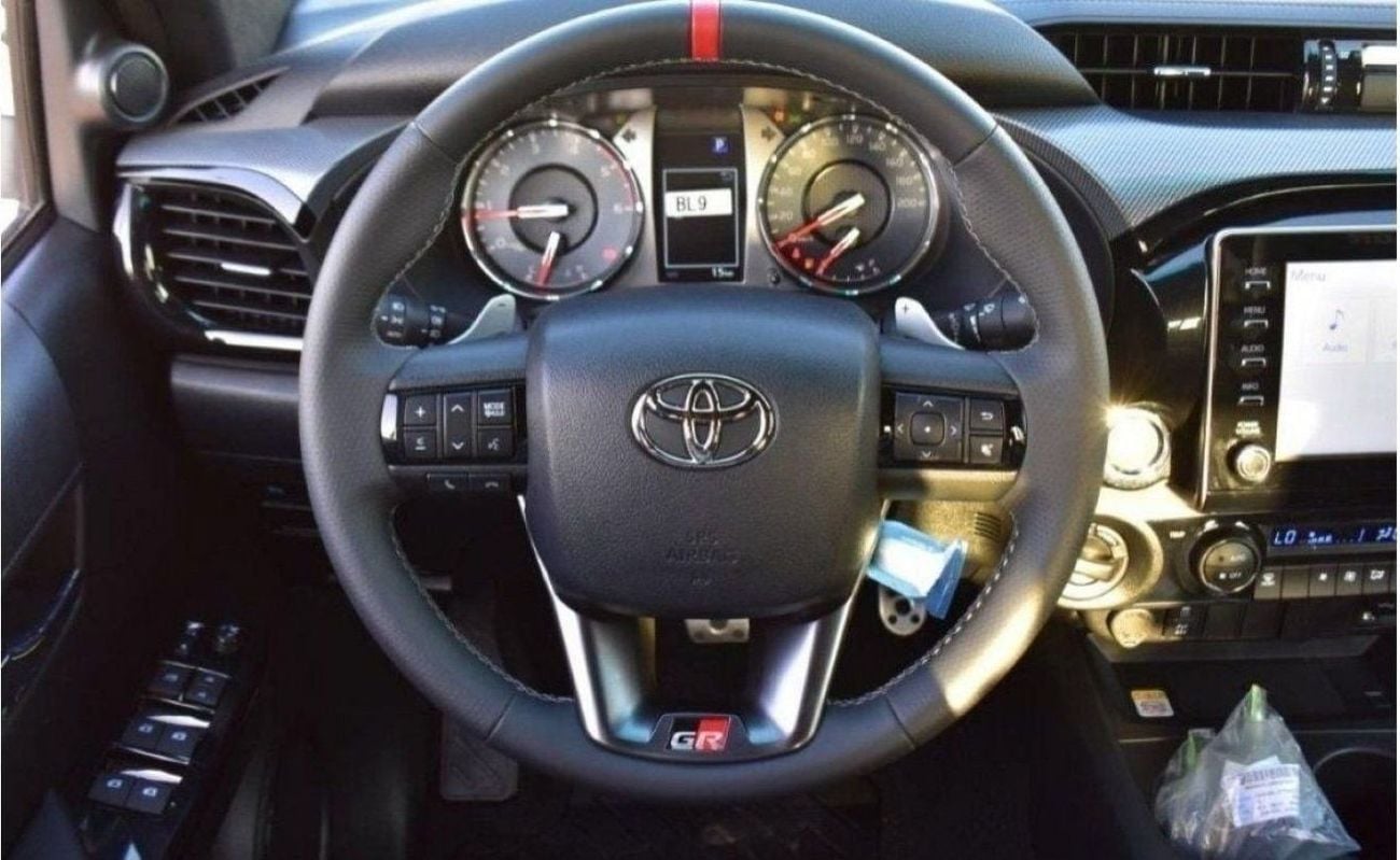 Toyota Hilux 4.0 л 2024 г. Чёрный