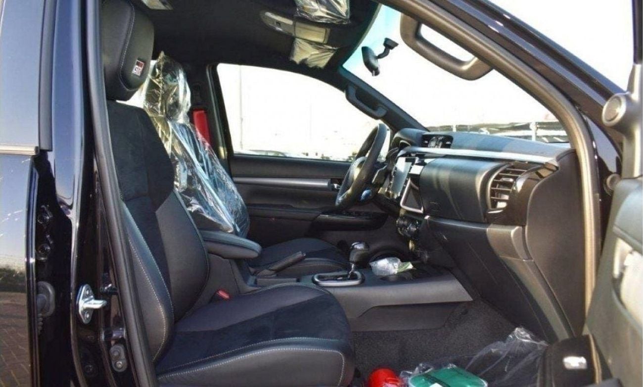 Toyota Hilux 4.0 л 2024 г. Чёрный