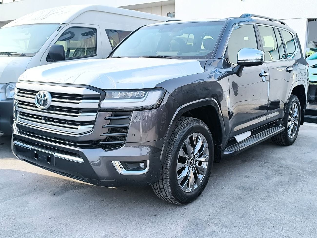 Toyota Land Cruiser 3.3 л 2026 г. Серый