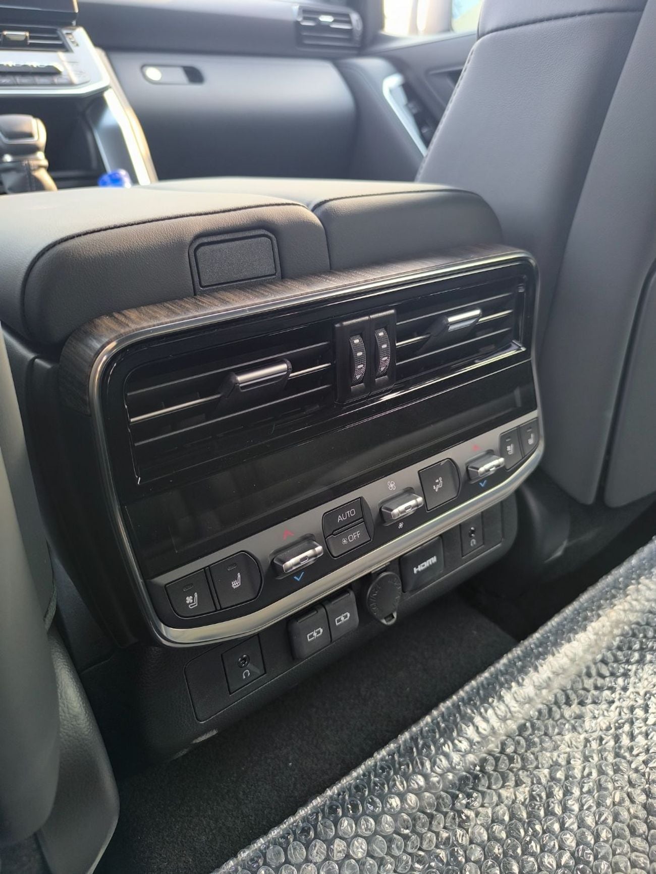 Toyota Land Cruiser 3.3 л 2026 г. Серый