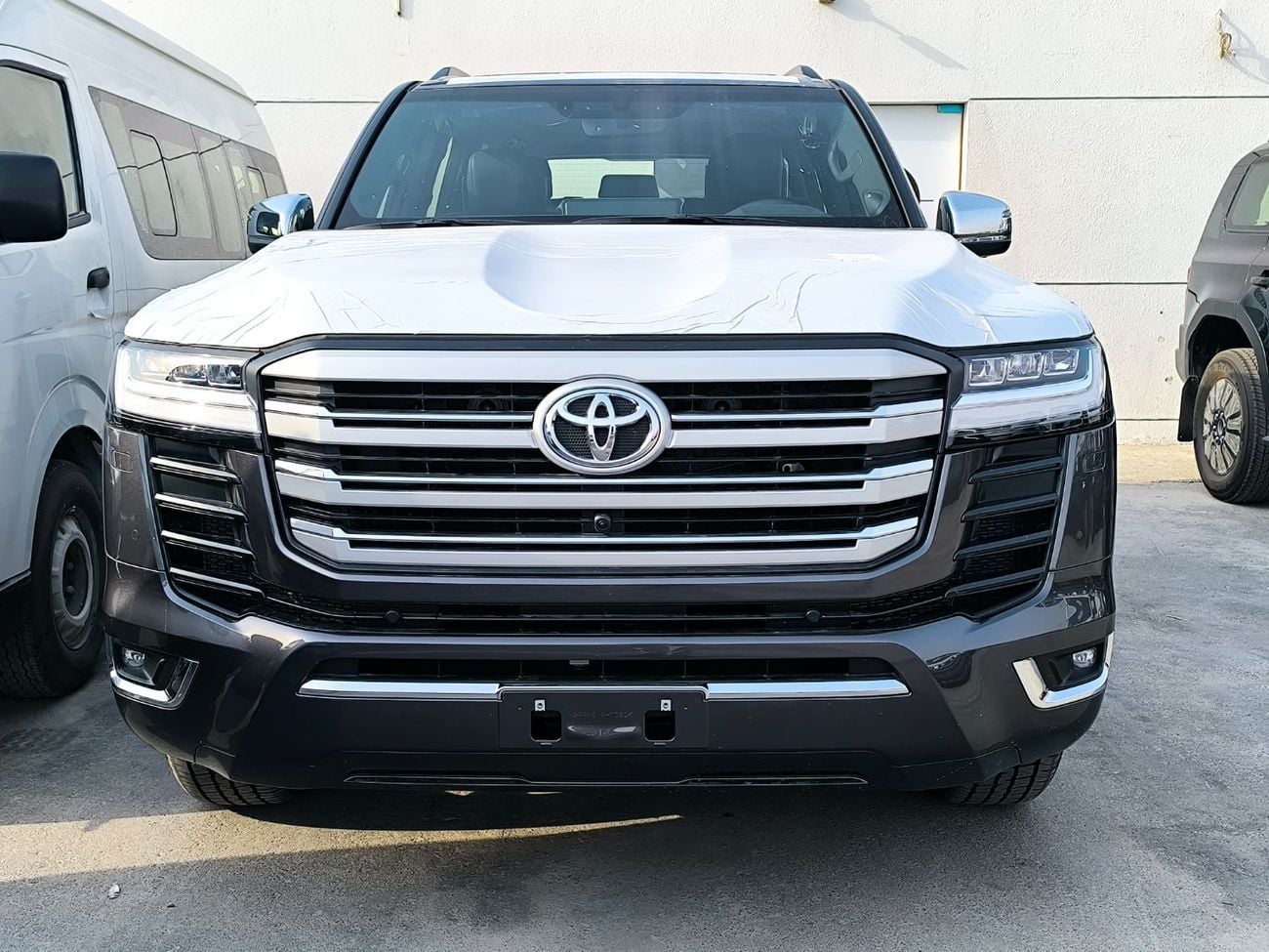 Toyota Land Cruiser 3.3 л 2026 г. Серый