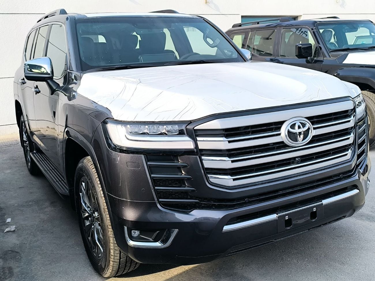 Toyota Land Cruiser 3.3 л 2026 г. Серый