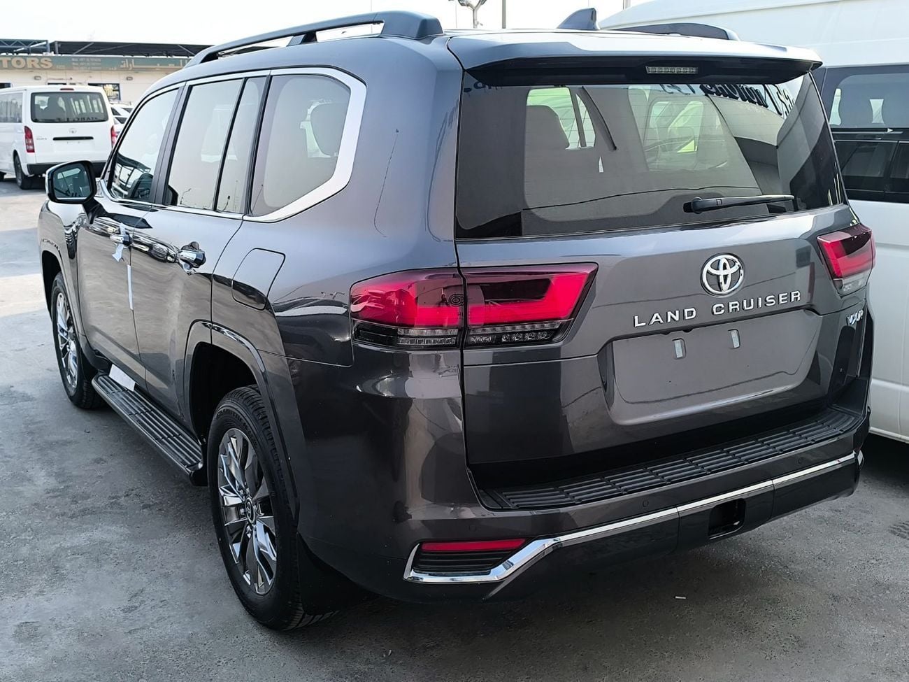 Toyota Land Cruiser 3.3 л 2026 г. Серый