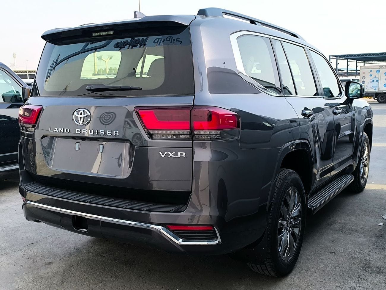 Toyota Land Cruiser 3.3 л 2026 г. Серый