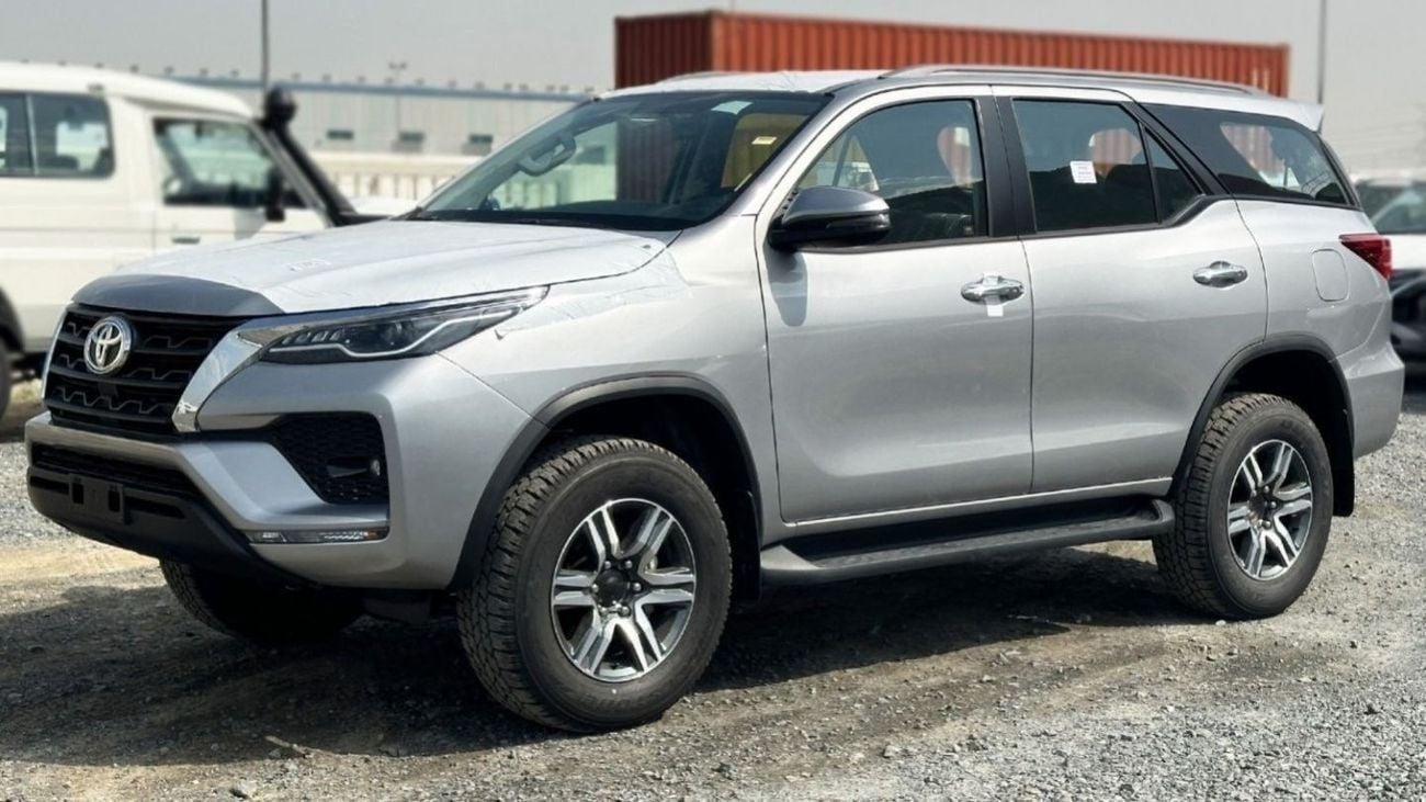 Toyota Fortuner 2.7 л 2026 г. Серебристый