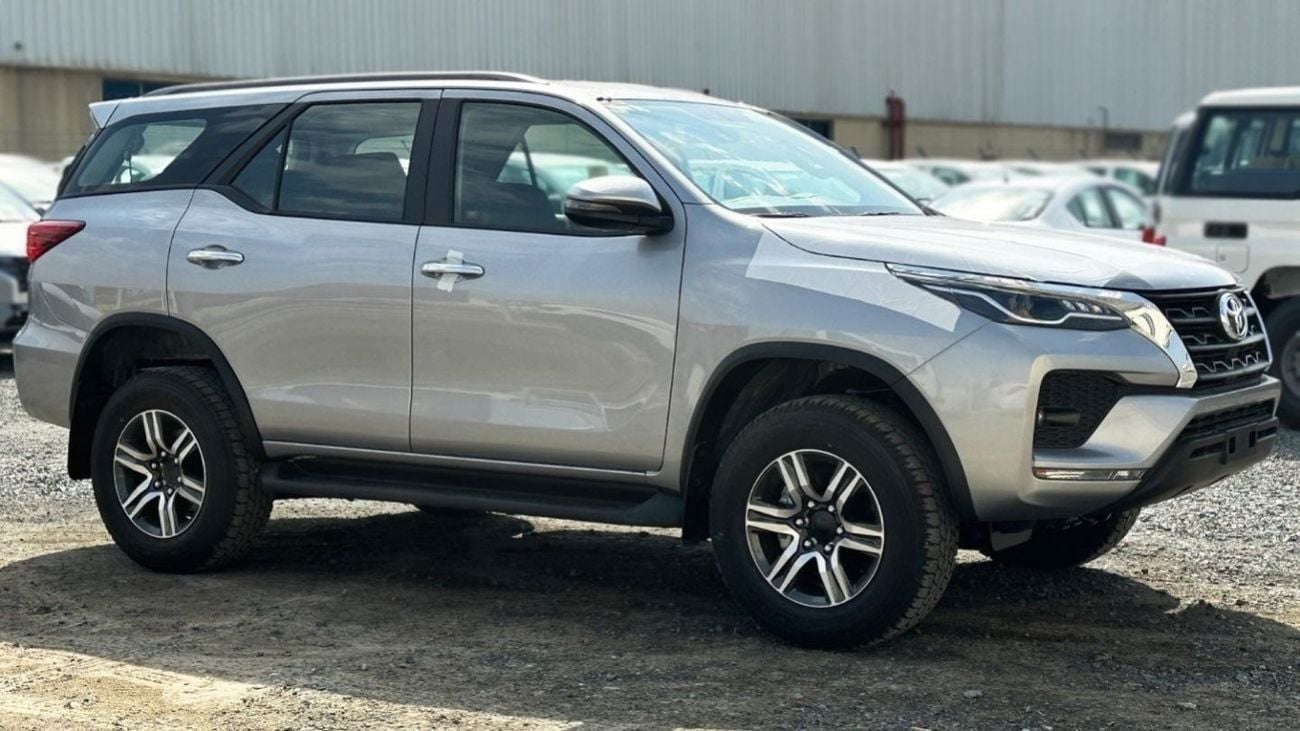Toyota Fortuner 2.7 л 2026 г. Серебристый