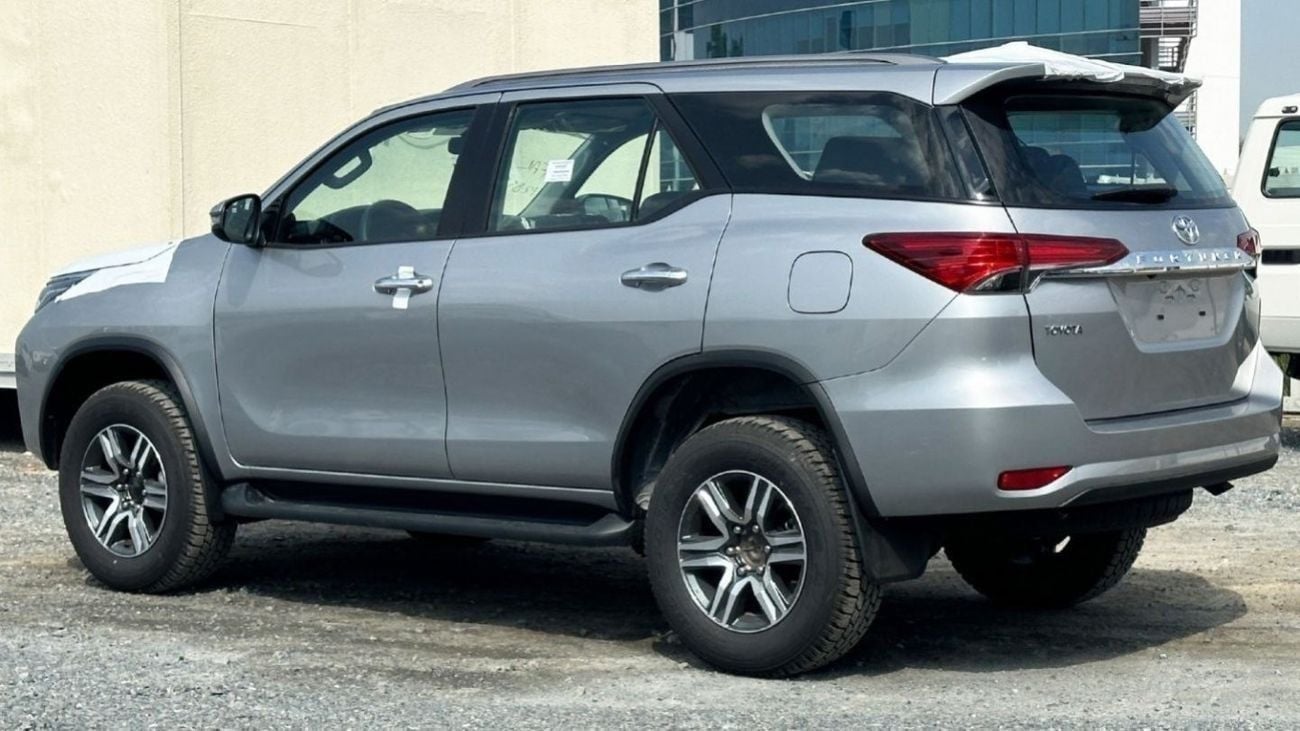 Toyota Fortuner 2.7 л 2026 г. Серебристый