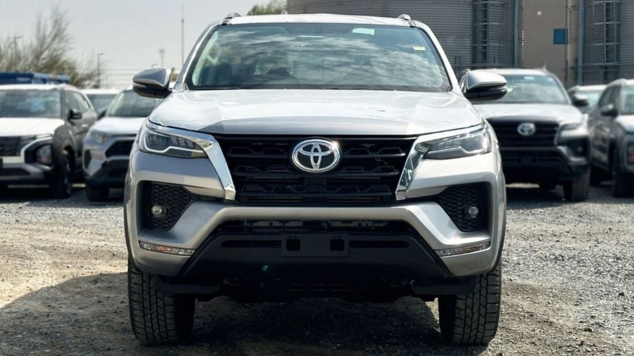 Toyota Fortuner 2.7 л 2026 г. Серебристый