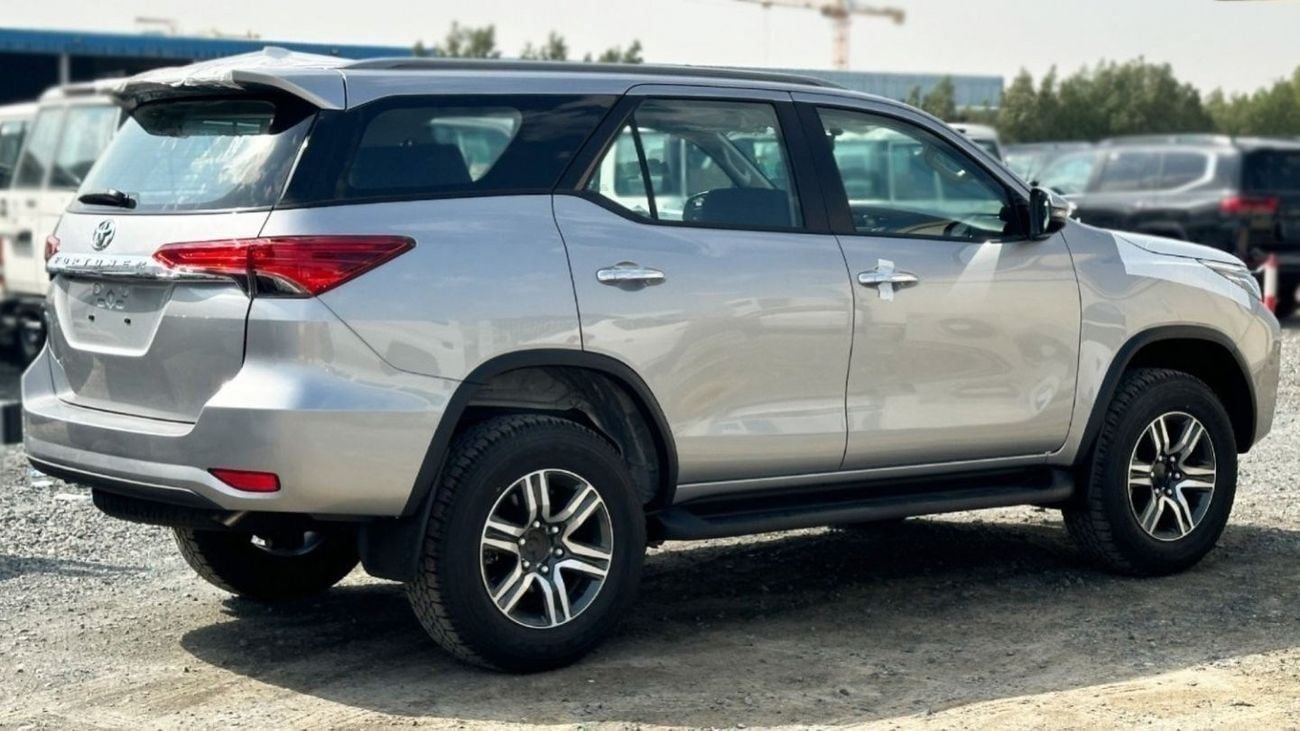 Toyota Fortuner 2.7 л 2026 г. Серебристый