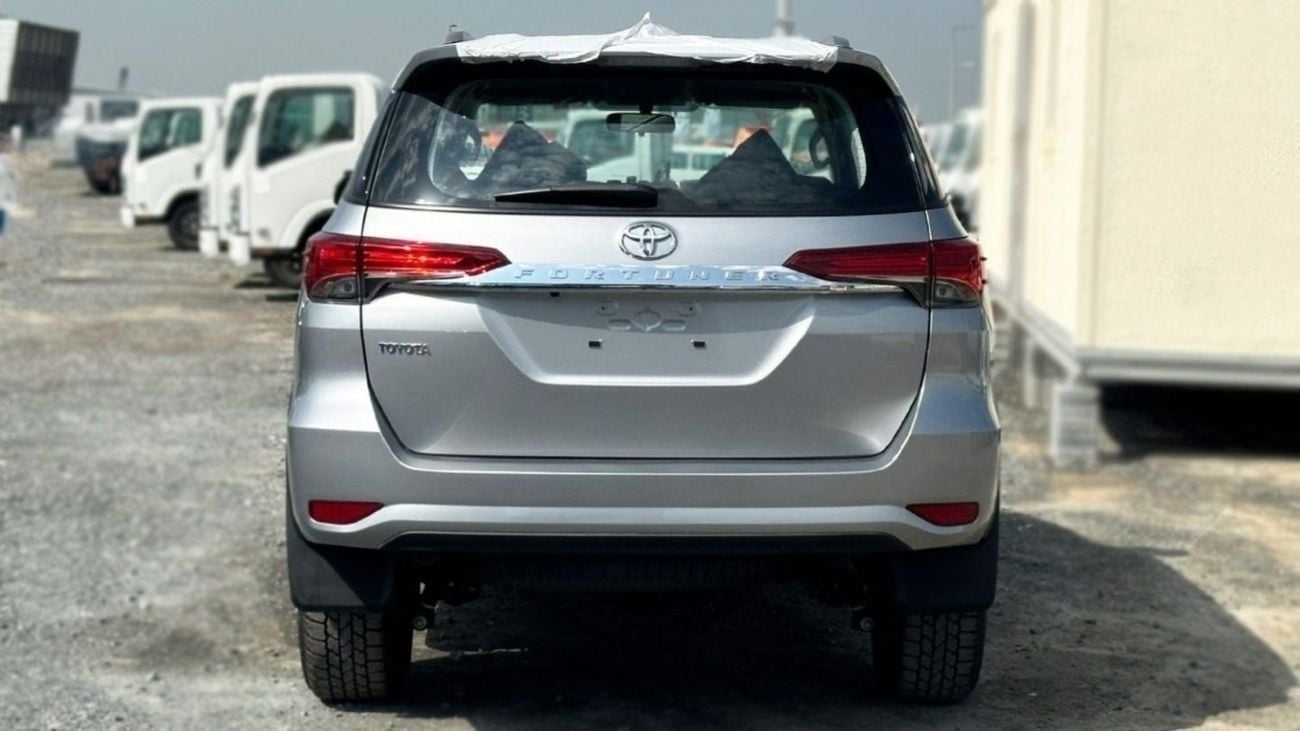 Toyota Fortuner 2.7 л 2026 г. Серебристый