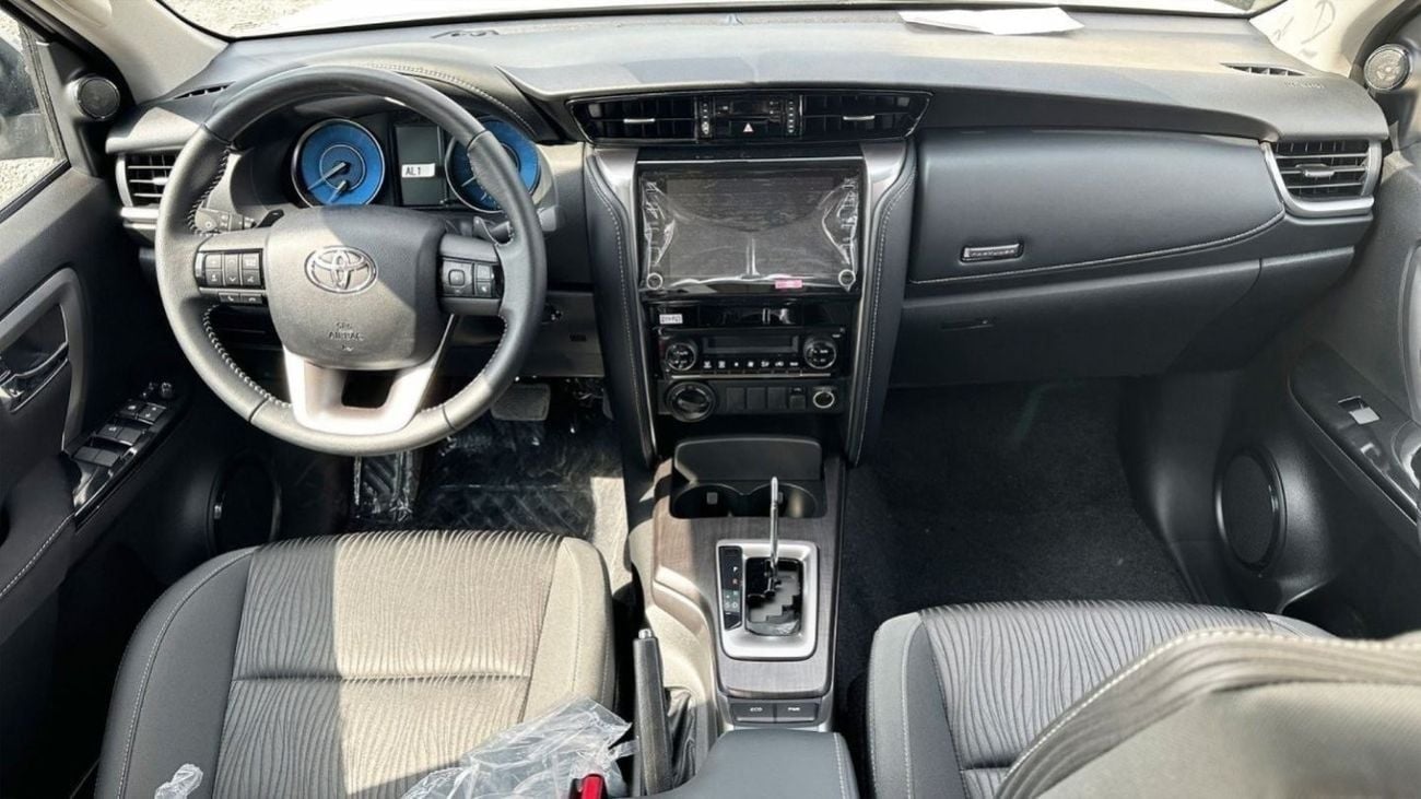 Toyota Fortuner 2.7 л 2026 г. Серебристый