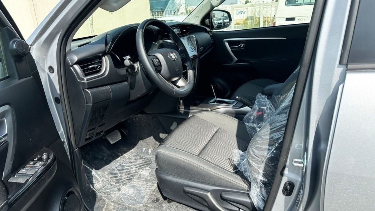 Toyota Fortuner 2.7 л 2026 г. Серебристый