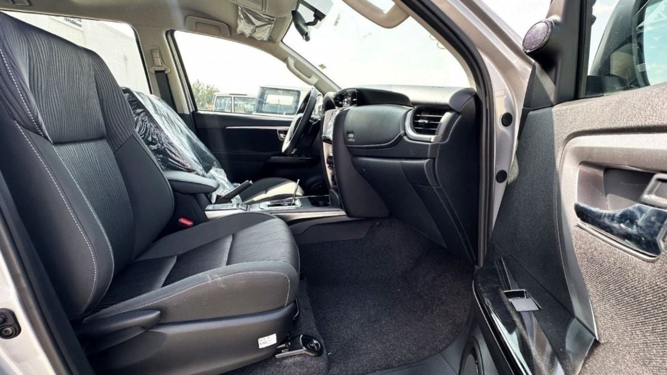 Toyota Fortuner 2.7 л 2026 г. Серебристый