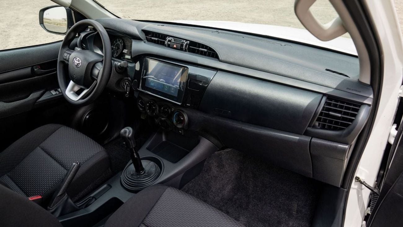 Toyota Hilux 2.4 л 2026 г. Белый