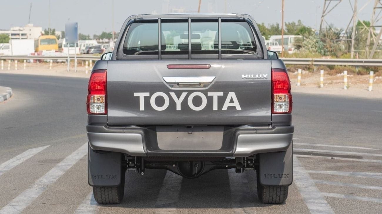 Toyota Hilux 2.4 л 2026 г. Белый