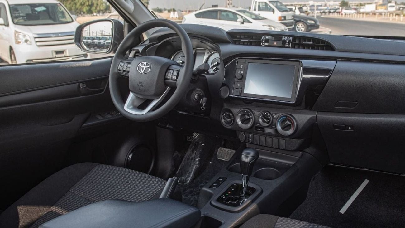 Toyota Hilux 2.4 л 2026 г. Белый