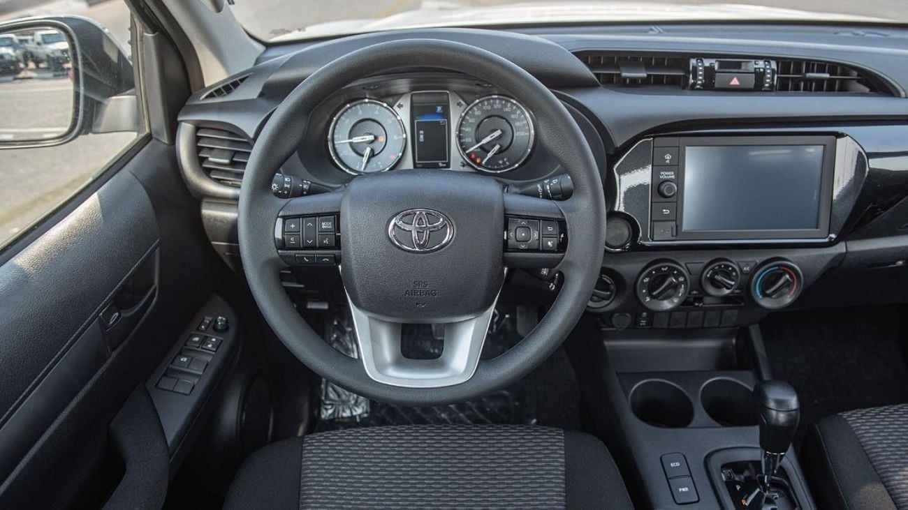 Toyota Hilux 2.4 л 2026 г. Белый