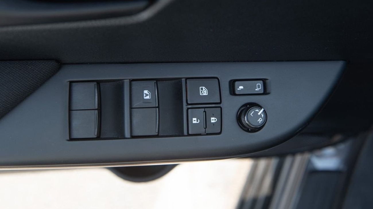 Toyota Hilux 2.4 л 2026 г. Белый