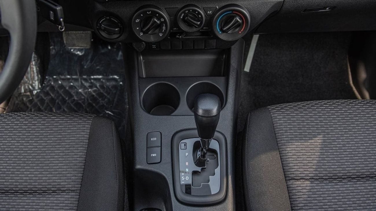 Toyota Hilux 2.4 л 2026 г. Белый
