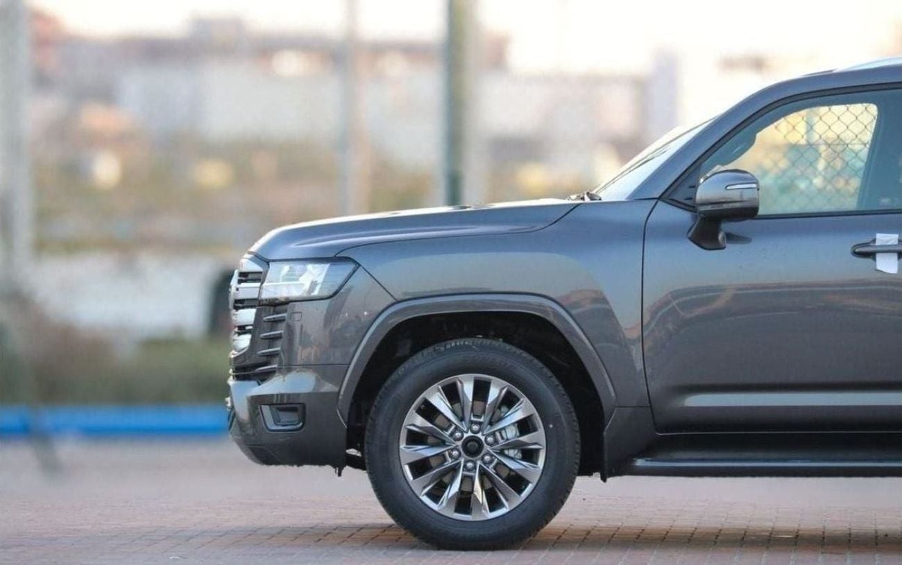 Toyota Land Cruiser 3.5 л 2025 г. Серый
