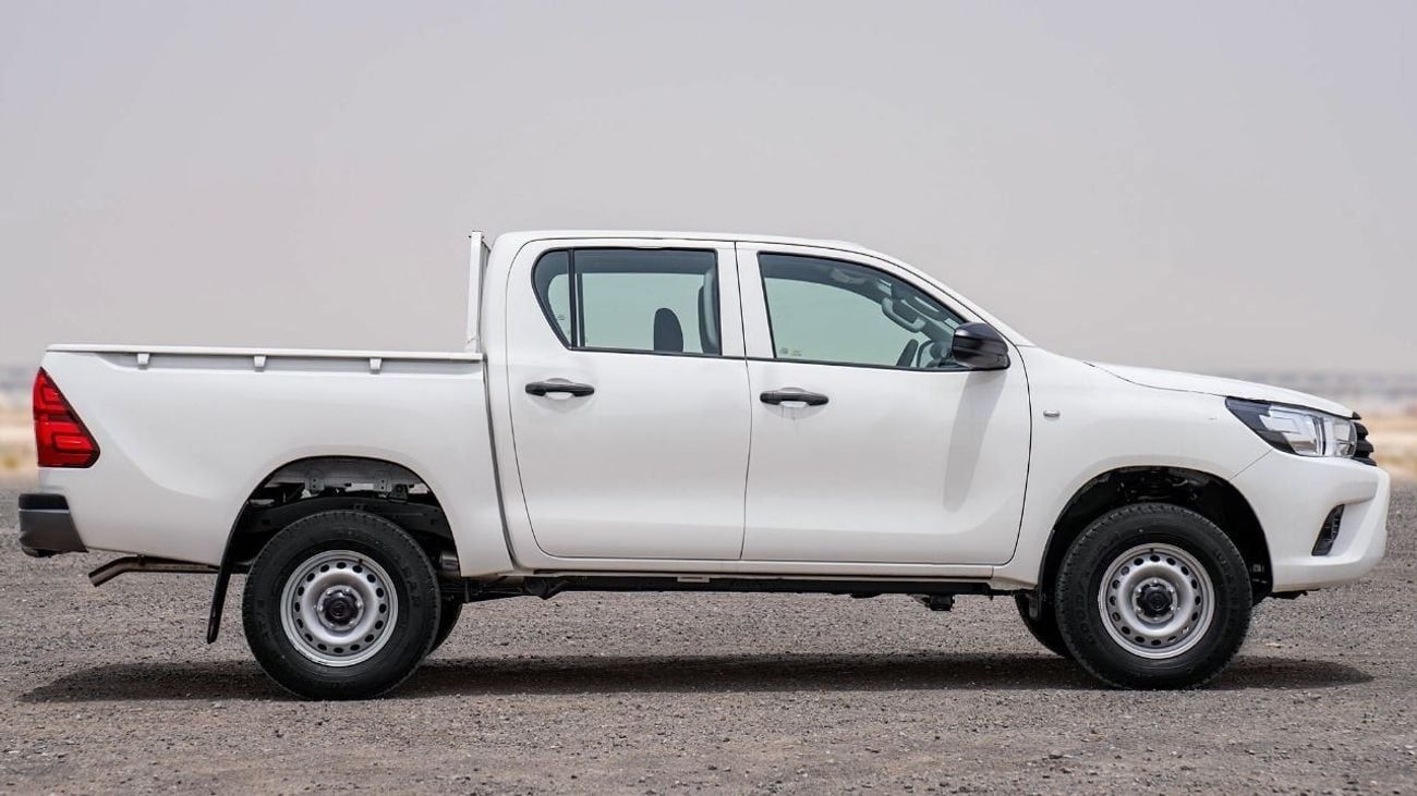 Toyota Hilux 2.4 л 2026 г. Белый
