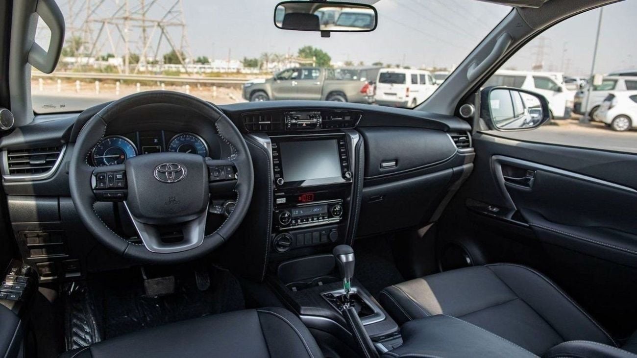Toyota Fortuner 2.7 л 2026 г. Чёрный