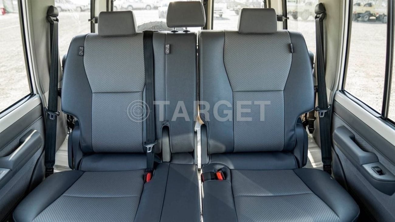 Toyota Land Cruiser 70 4.2 л 2026 г. Белый