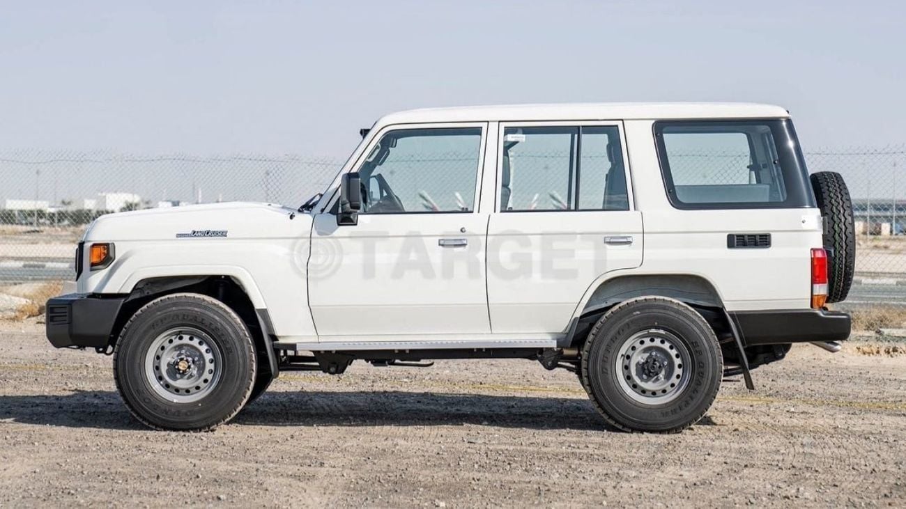 Toyota Land Cruiser 70 4.2 л 2026 г. Белый