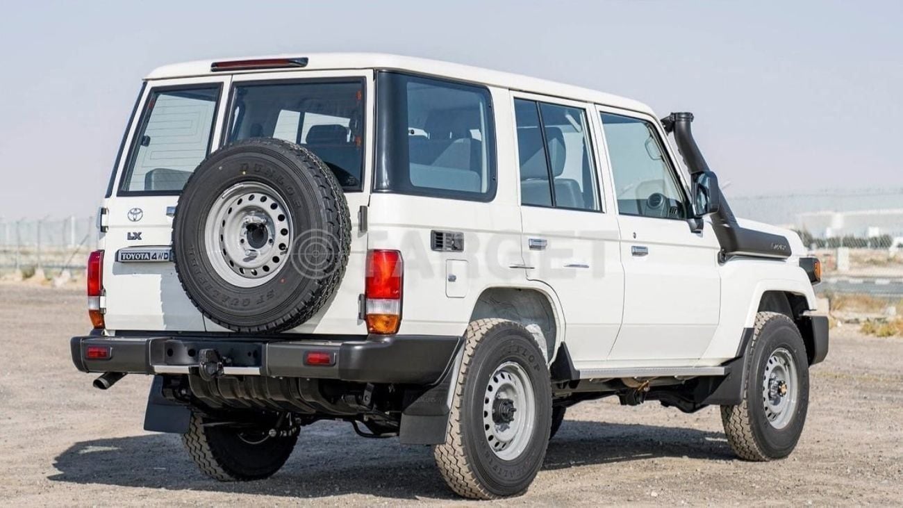Toyota Land Cruiser 70 4.2 л 2026 г. Белый