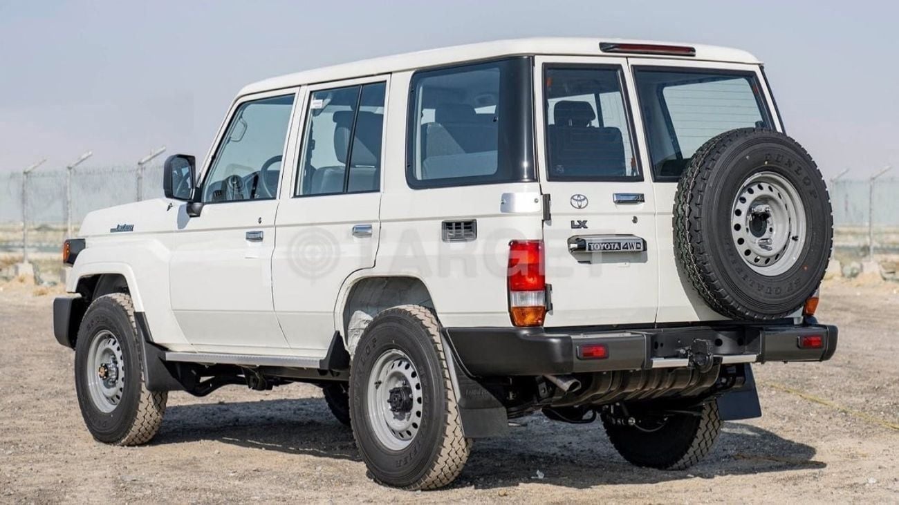 Toyota Land Cruiser 70 4.2 л 2026 г. Белый