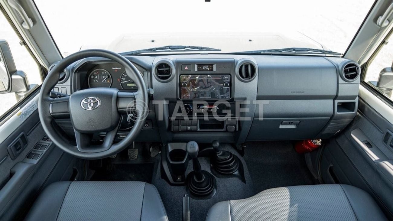 Toyota Land Cruiser 70 4.2 л 2026 г. Белый