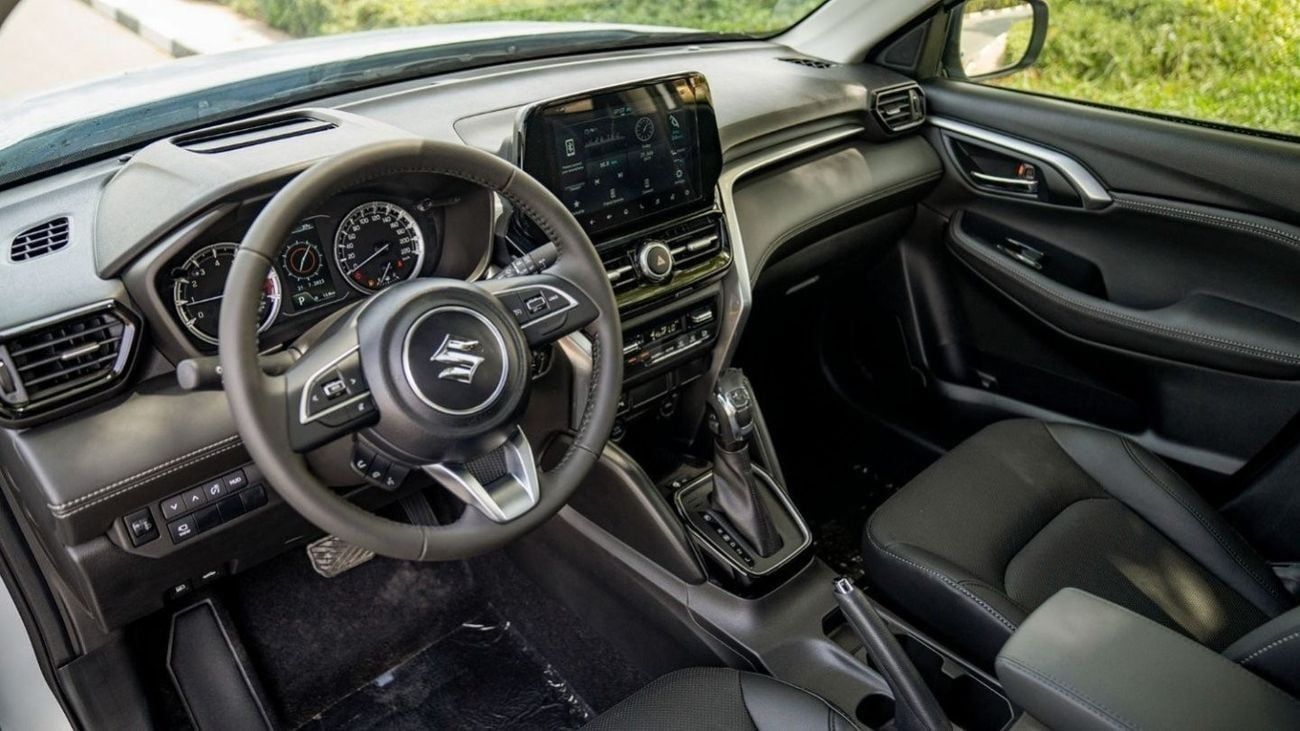 Suzuki Grand Vitara 1.0 л 2026 г. Серебристый