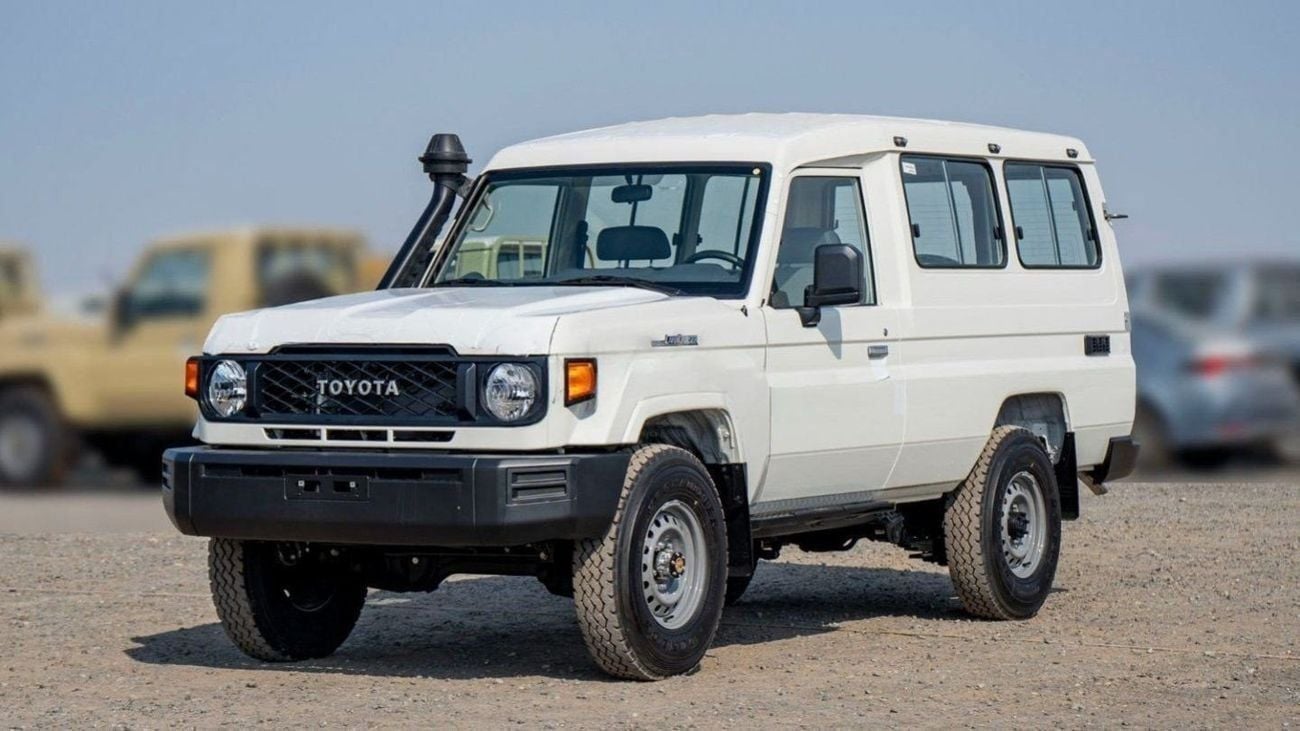 Toyota Land Cruiser 70 4.2 л 2026 г. Белый