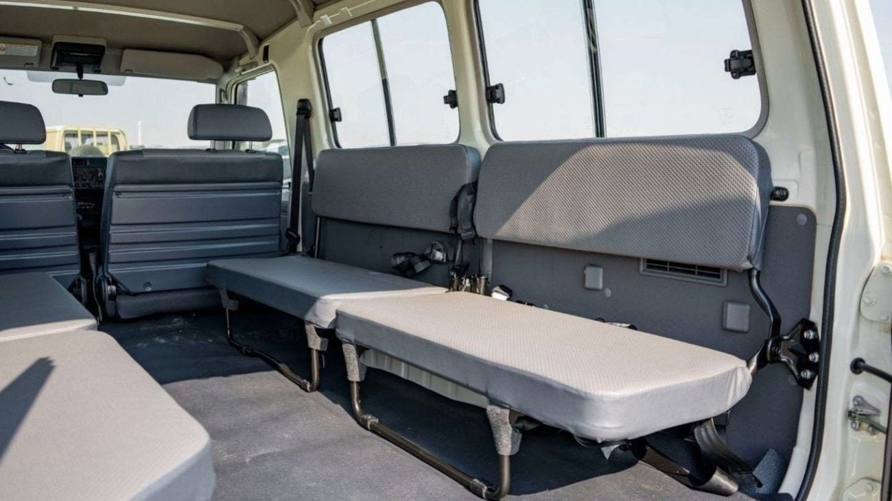 Toyota Land Cruiser 70 4.2 л 2026 г. Белый