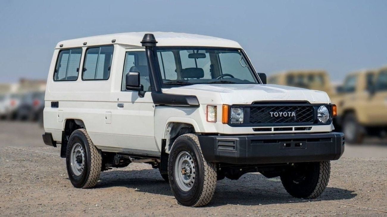 Toyota Land Cruiser 70 4.2 л 2026 г. Белый