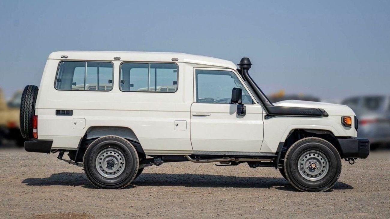Toyota Land Cruiser 70 4.2 л 2026 г. Белый