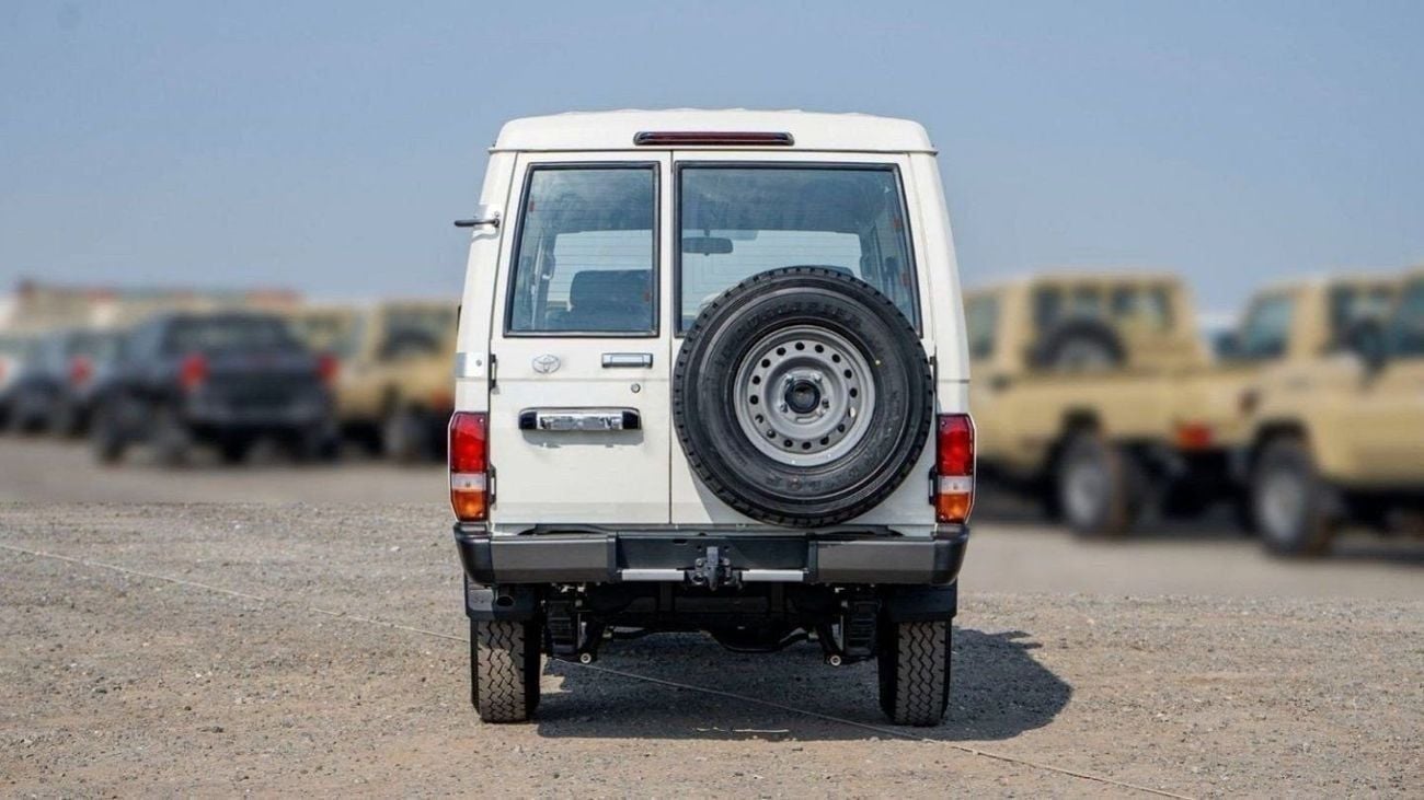 Toyota Land Cruiser 70 4.2 л 2026 г. Белый