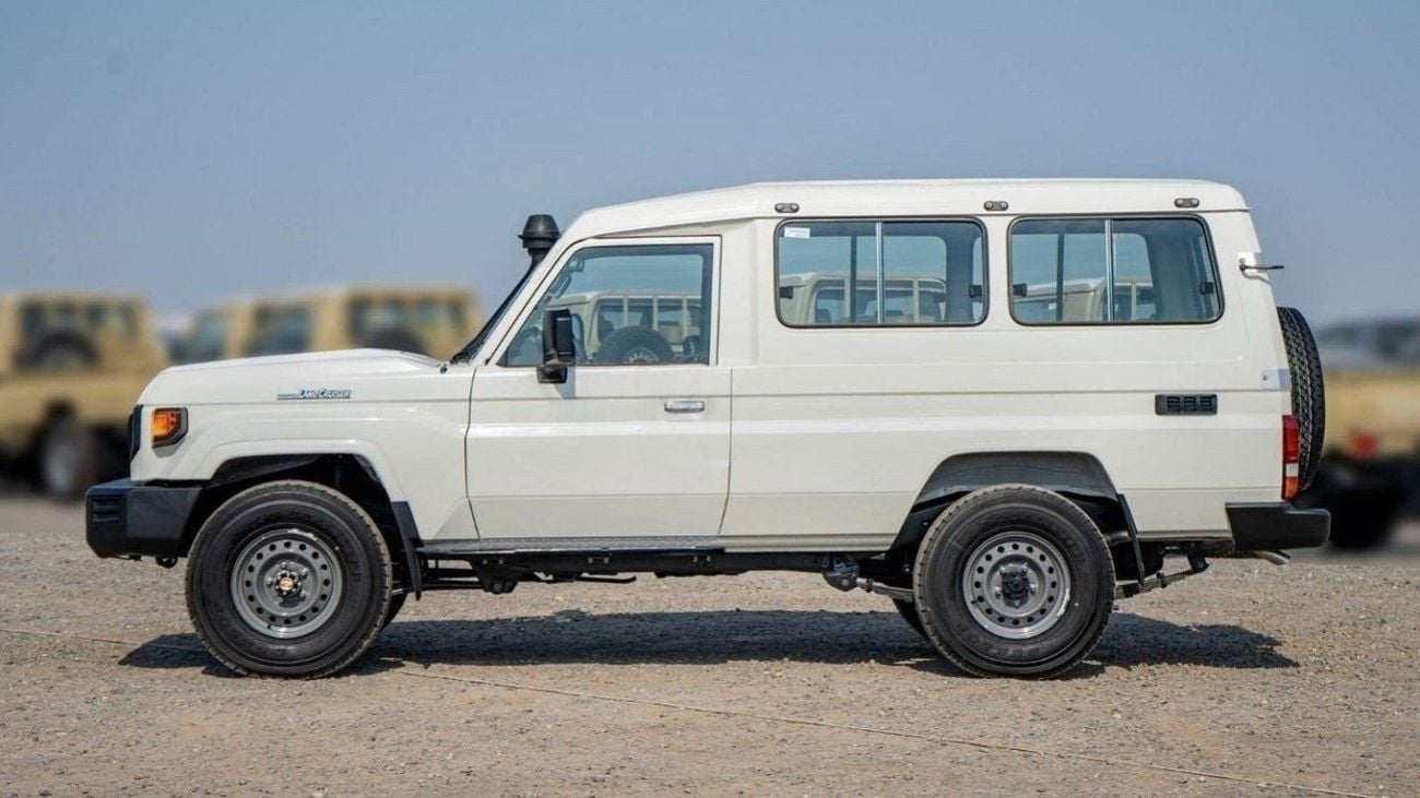 Toyota Land Cruiser 70 4.2 л 2026 г. Белый