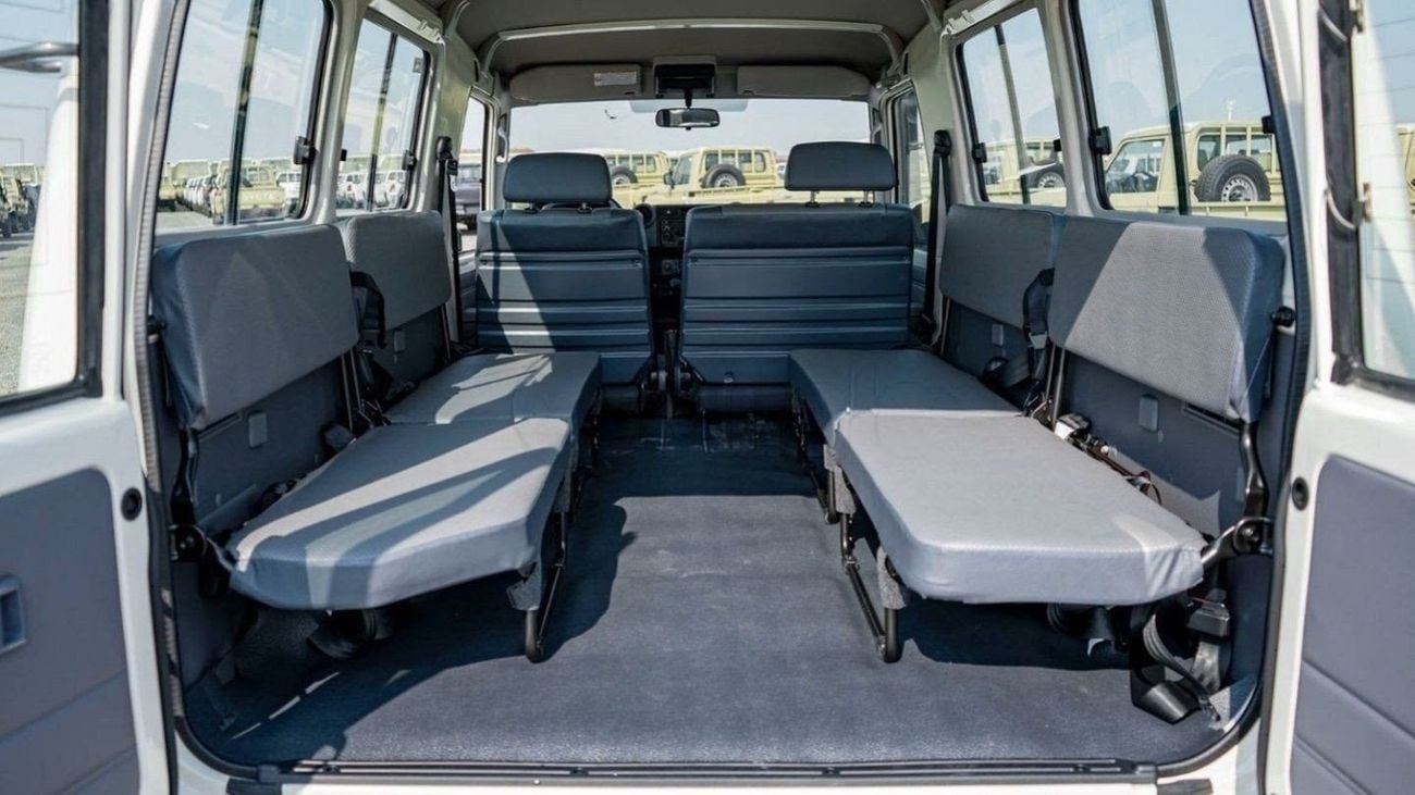 Toyota Land Cruiser 70 4.2 л 2026 г. Белый