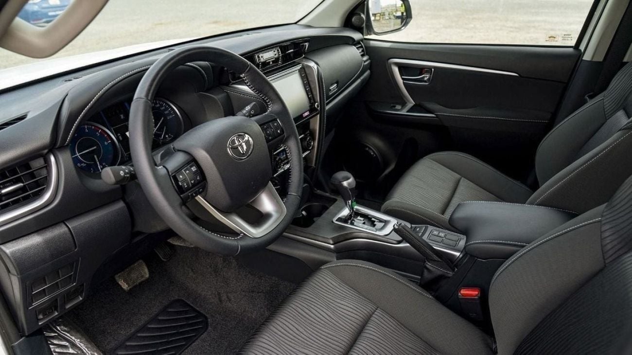 Toyota Fortuner 2.4 л 2025 г. Белый