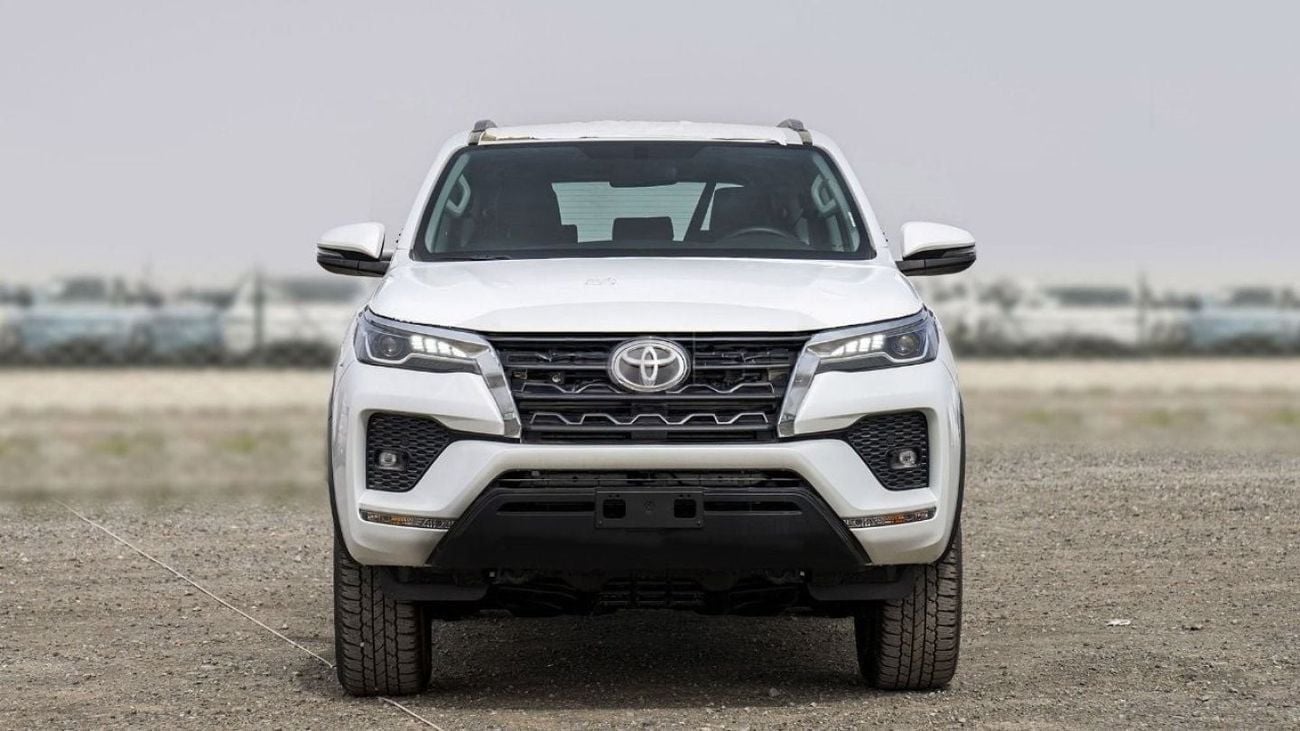 Toyota Fortuner 2.4 л 2025 г. Белый
