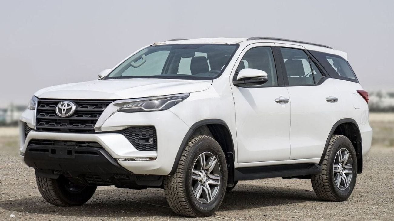 Toyota Fortuner 2.4 л 2025 г. Белый