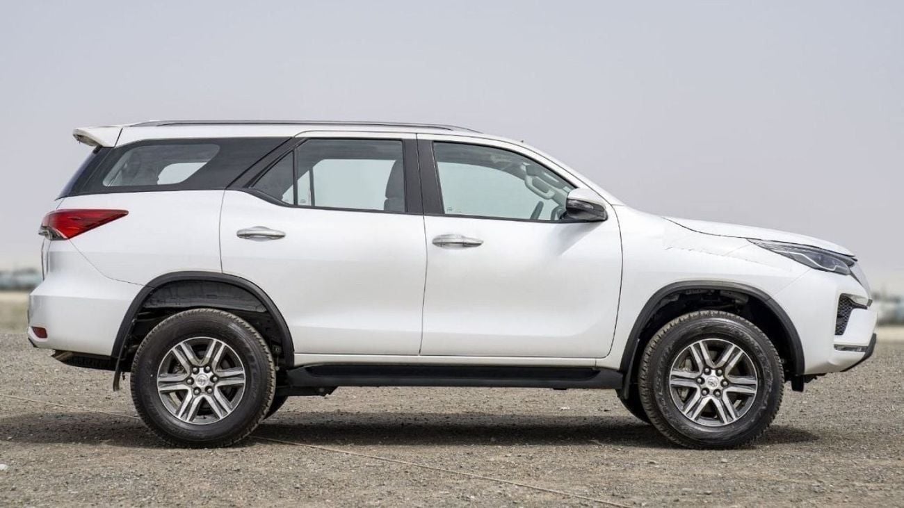 Toyota Fortuner 2.4 л 2025 г. Белый