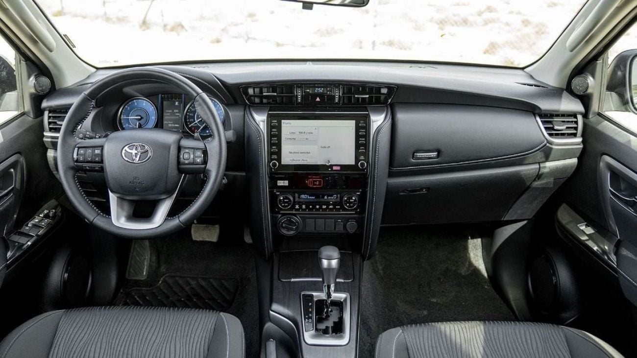 Toyota Fortuner 2.4 л 2025 г. Белый