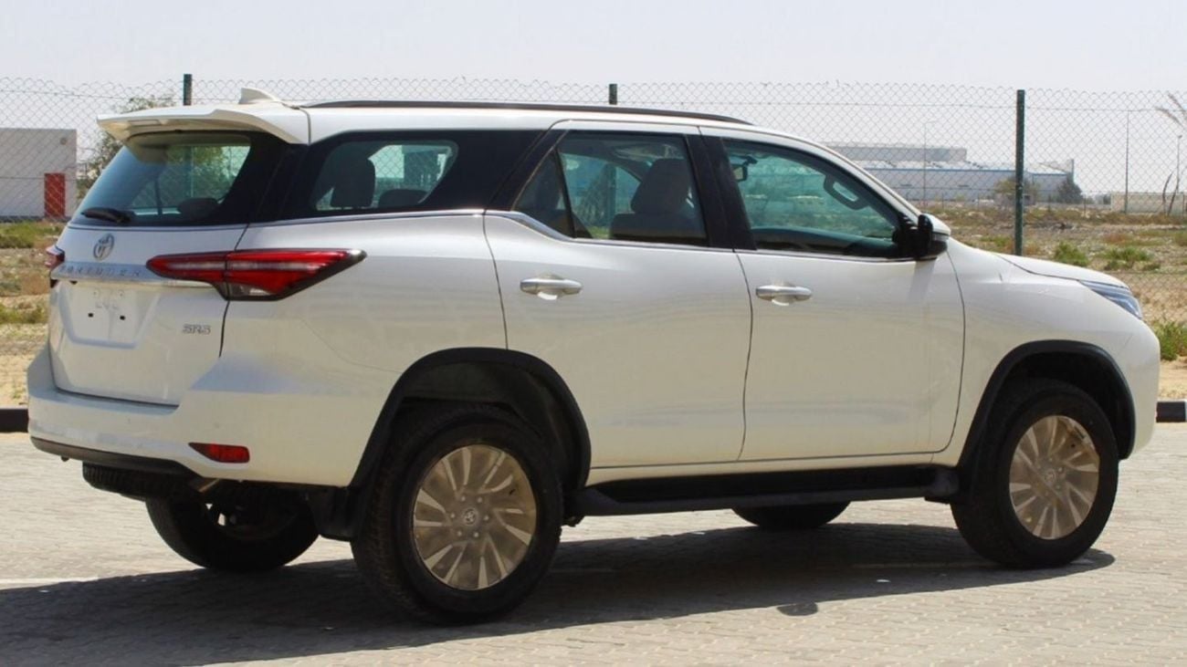 Toyota Fortuner 2.4 л 2024 г. Белый