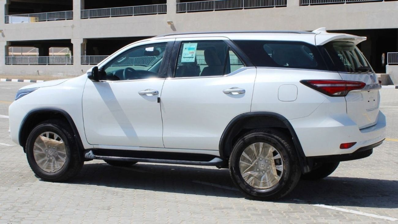 Toyota Fortuner 2.4 л 2024 г. Белый